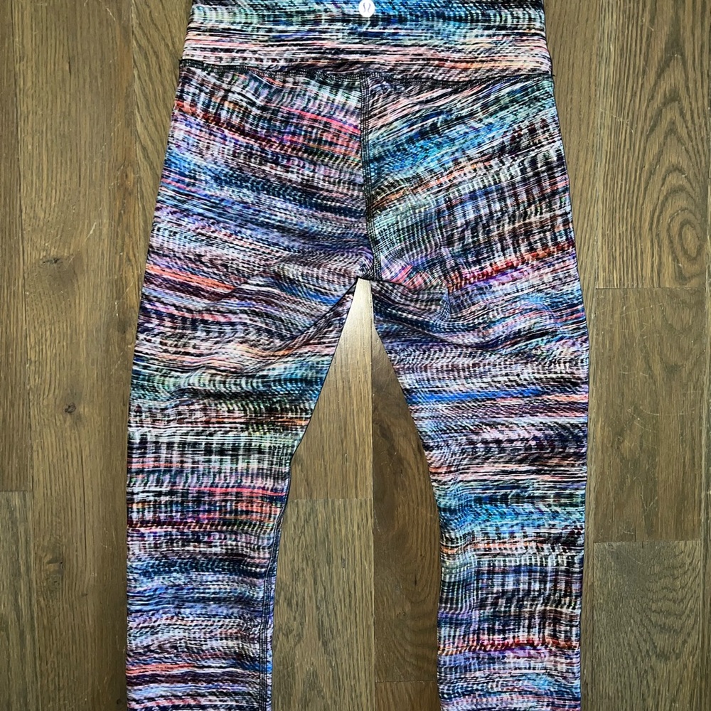 Lululemon High-Rise Crop Leggings size 6
21” length Digital Oasis purple pink - Picture 2 of 4
